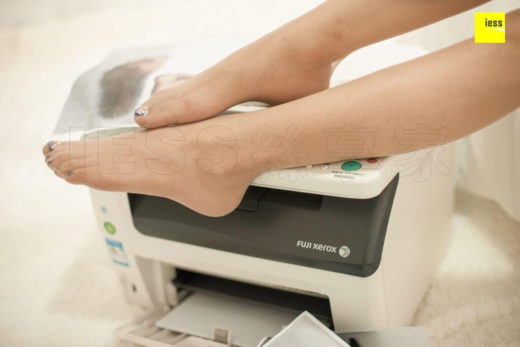 [IESS異思趣向] 2018.11.16 絲享家361：《偷玩復(fù)印機(jī)的女同事》辣媽（君君）[82P/23.6MB]插圖1