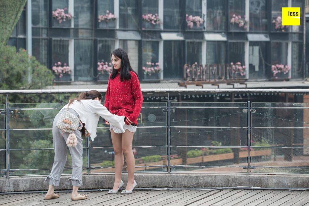 [IESS異思趣向] 2018.12.03 絲享家372：《街拍姍姍和小助理》姍姍 [92P/44.6MB]插圖2