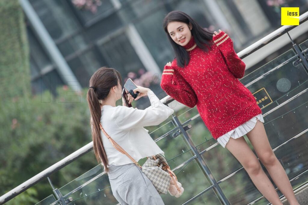 [IESS異思趣向] 2018.12.03 絲享家372：《街拍姍姍和小助理》姍姍 [92P/44.6MB]插圖3