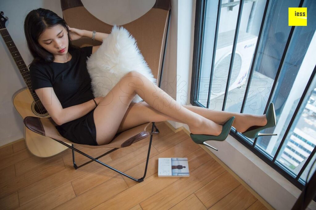 [IESS異思趣向] 2018.12.13 絲享家380：《七七的綠色高跟鞋》七七 [90P/25.9MB]插圖3