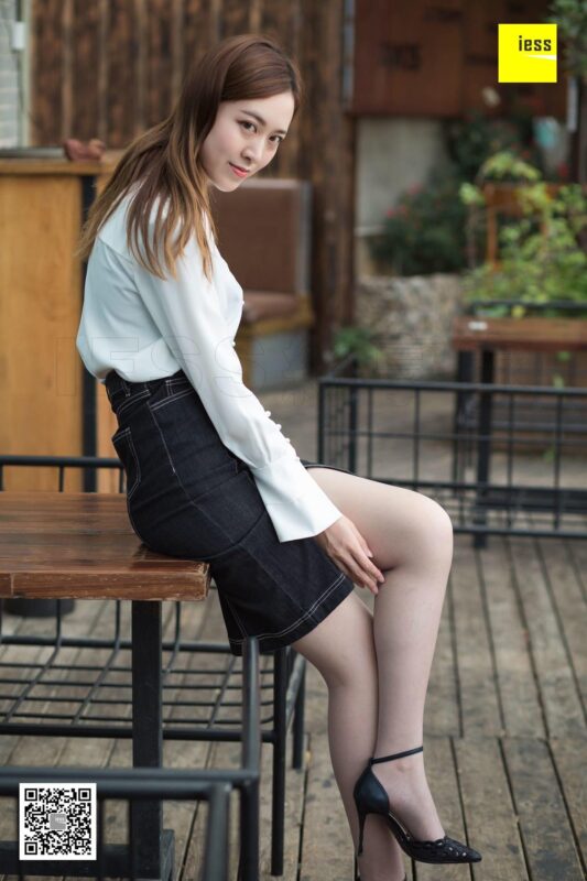 [IESS異思趣向] 2018.12.17 絲享家382：《紫紫知性灰絲》紫紫 [90P/31.7MB]-無(wú)料攝影圈