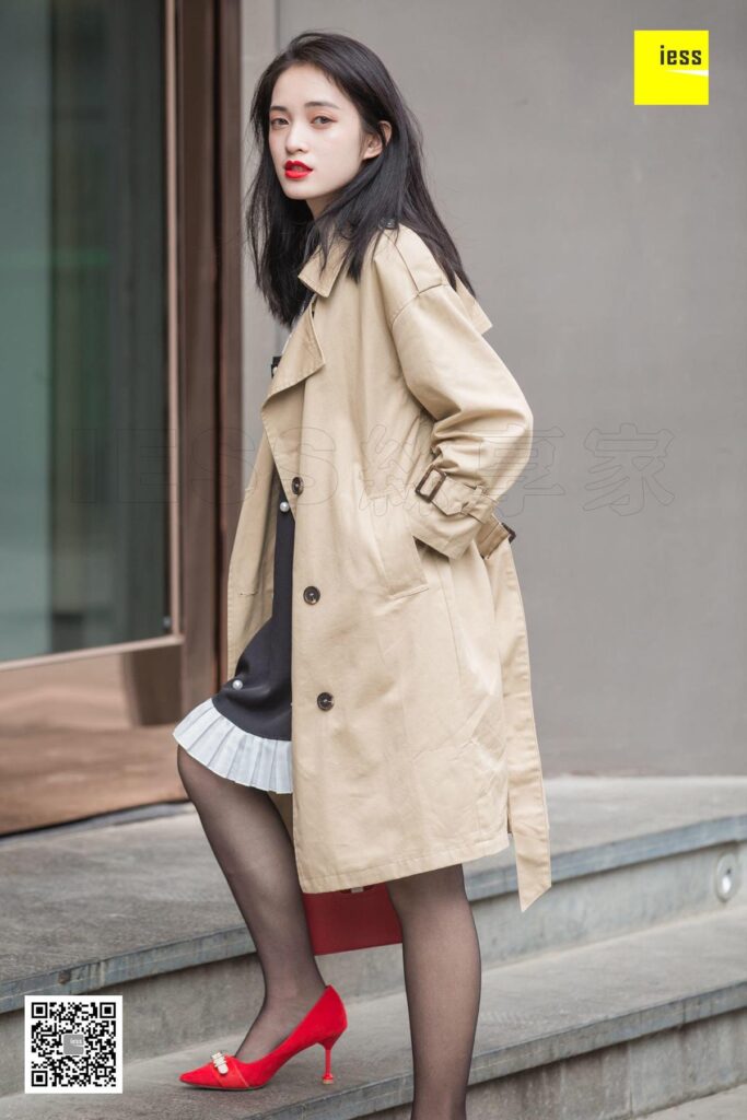 [IESS異思趣向] 2018.12.21 絲享家386：《氣質(zhì)風(fēng)衣小紅高》姍姍 [90P/42.2MB]插圖3