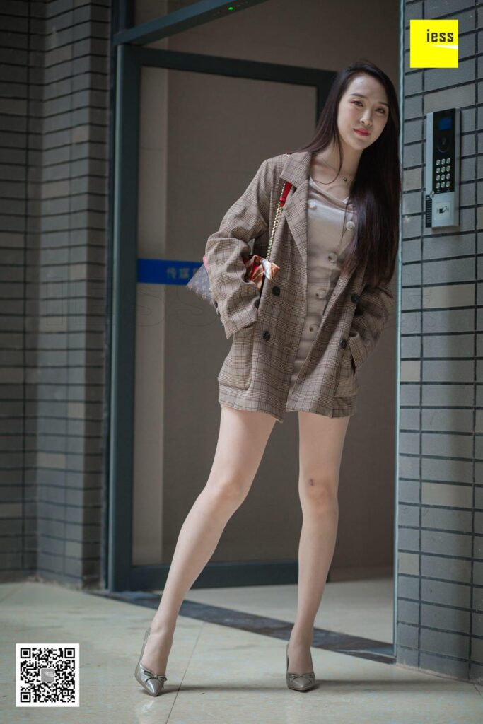 [IESS異思趣向] 2019.01.08 絲享家397：《小區(qū)樓下偶遇云芝》云芝 [90P/39.6MB]插圖1