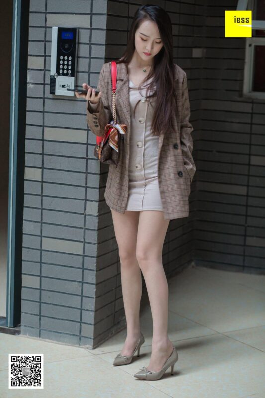 [IESS異思趣向] 2019.01.08 絲享家397：《小區(qū)樓下偶遇云芝》云芝 [90P/39.6MB]-無料攝影圈