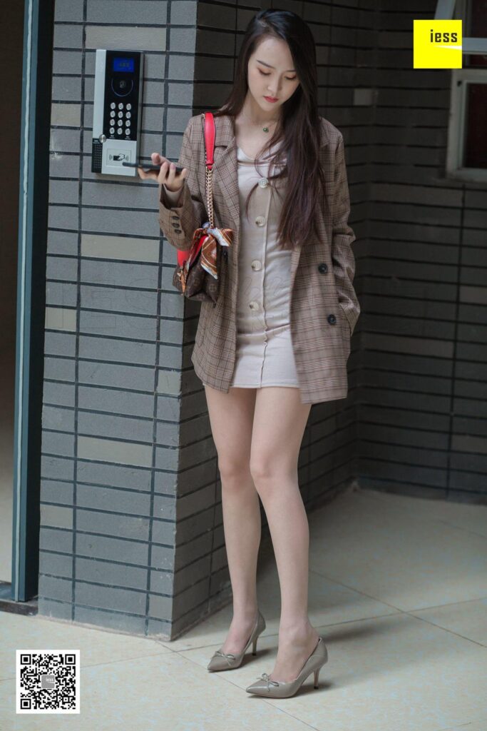 [IESS異思趣向] 2019.01.08 絲享家397：《小區(qū)樓下偶遇云芝》云芝 [90P/39.6MB]插圖