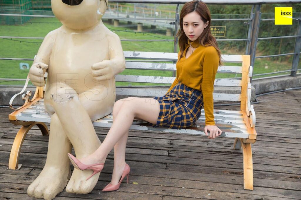 [IESS異思趣向] 2019.01.11 絲享家400：《紫紫的氣質(zhì)套裝》紫紫 [95P/42.4MB]插圖3