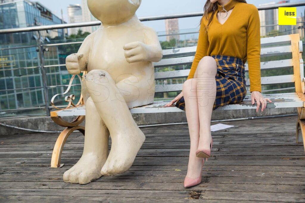 [IESS異思趣向] 2019.01.11 絲享家400：《紫紫的氣質(zhì)套裝》紫紫 [95P/42.4MB]插圖1