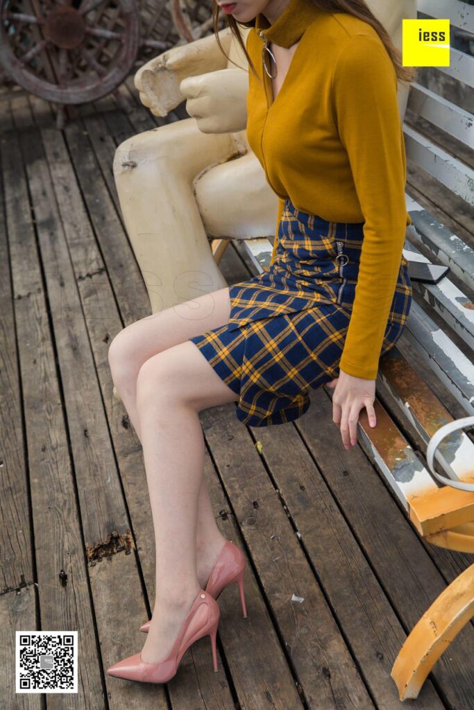 [IESS異思趣向] 2019.01.11 絲享家400：《紫紫的氣質(zhì)套裝》紫紫 [95P/42.4MB]插圖2