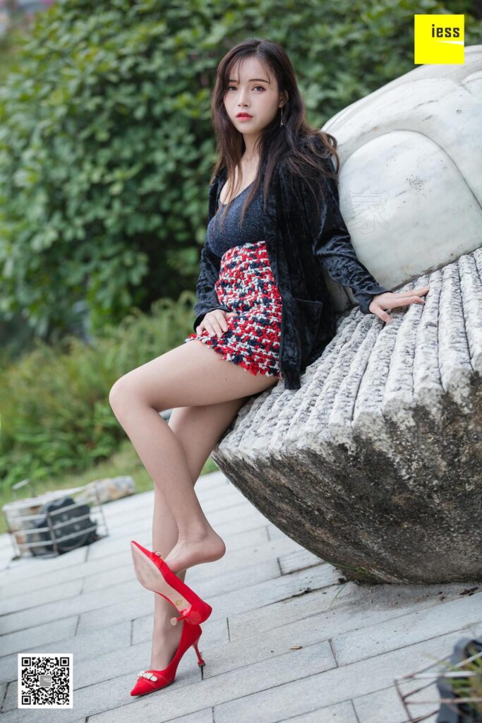 [IESS異思趣向] 2019.02.18 絲享家424：《花叢中的小羽》小羽 [82P/38.6MB]插圖1