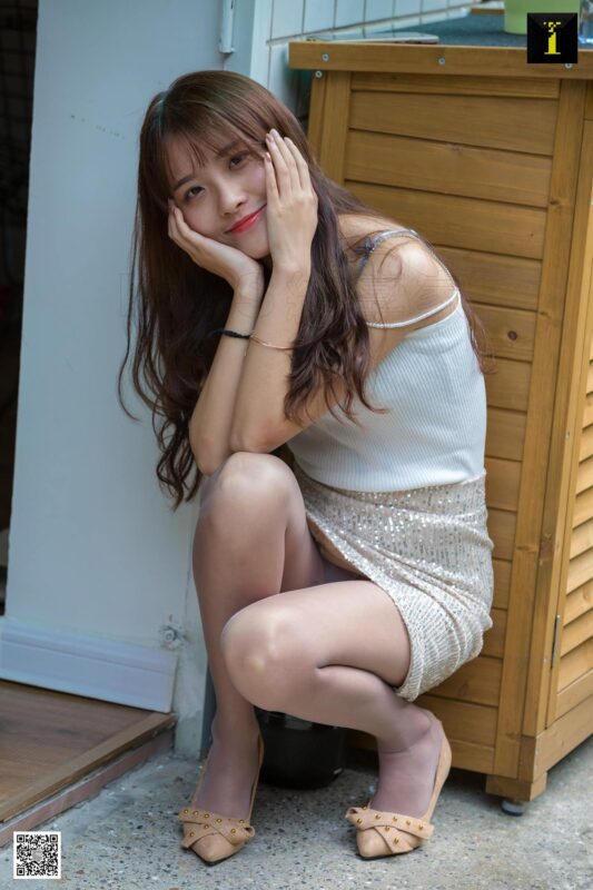 [IESS異思趣向] 2019.06.06 絲享家501：《家門口的婉萍》婉萍 [84P/28.1MB]-無料攝影圈