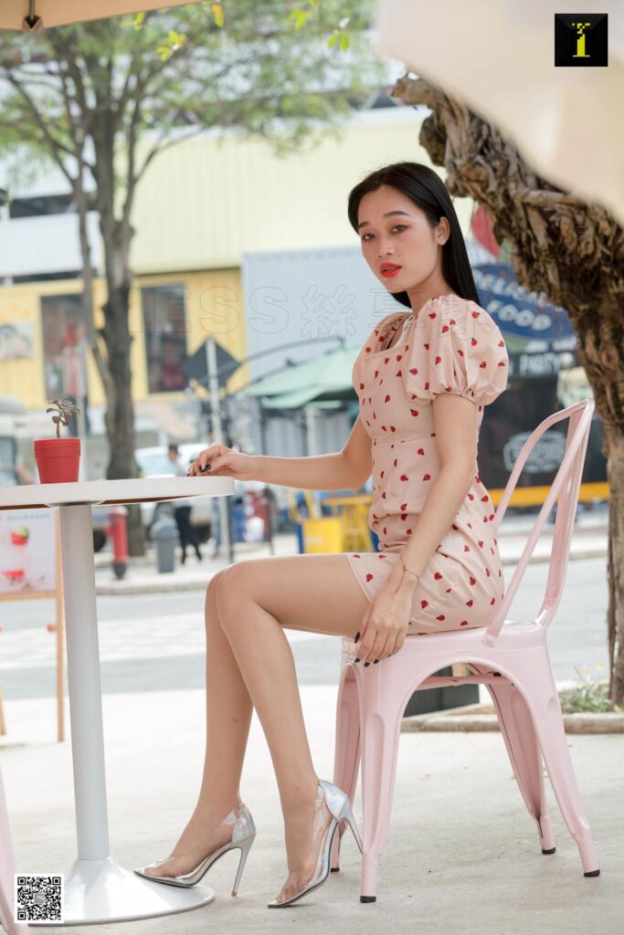 [IESS異思趣向] 2019.10.11 絲享家586：可樂(lè)《少女感街拍》[90P/33.2MB]插圖1