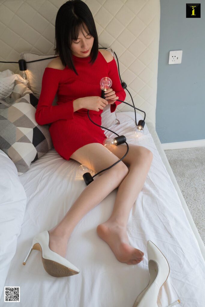 [IESS異思趣向] 2020.03.12 絲享家 699：小小《紅色開衩的秘密》[95P/28MB]插圖