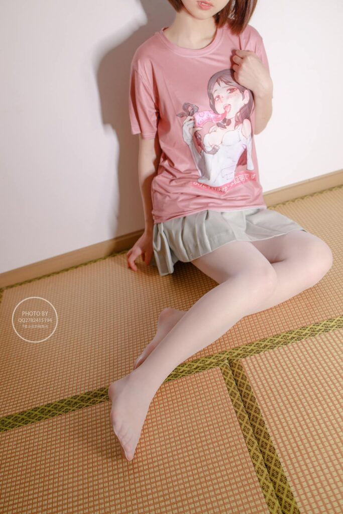 森蘿財(cái)團(tuán)寫真 無(wú)料004 涼席上的白絲美少女[40P/604MB]插圖3