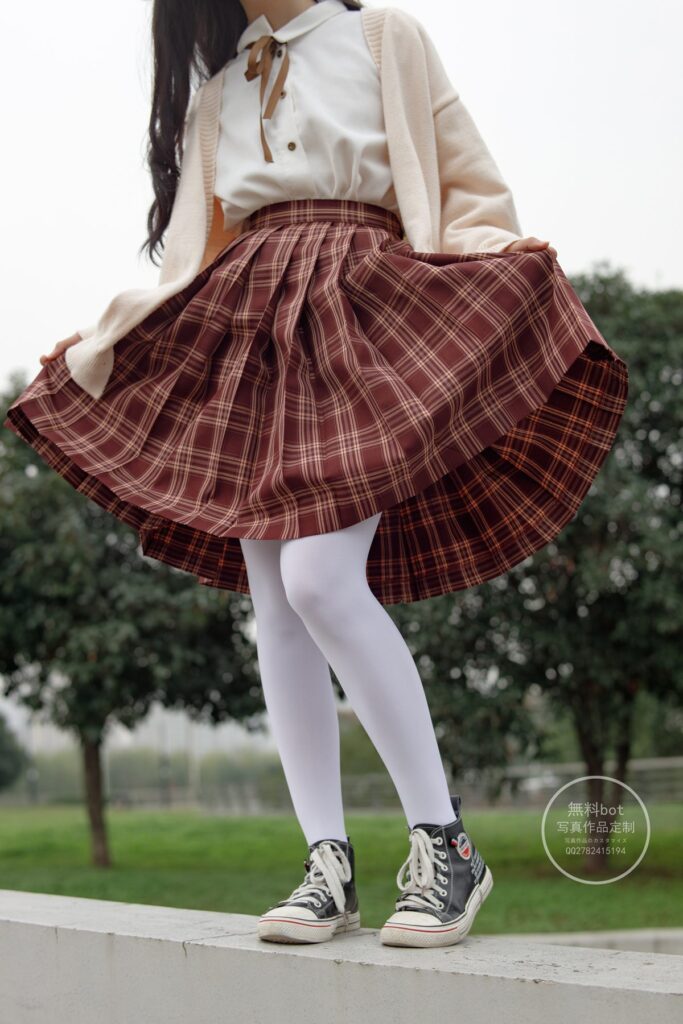 森蘿財團(tuán)寫真 有料 NO.006 依依 戶外白絲JK制服[90P/1.23G]插圖2