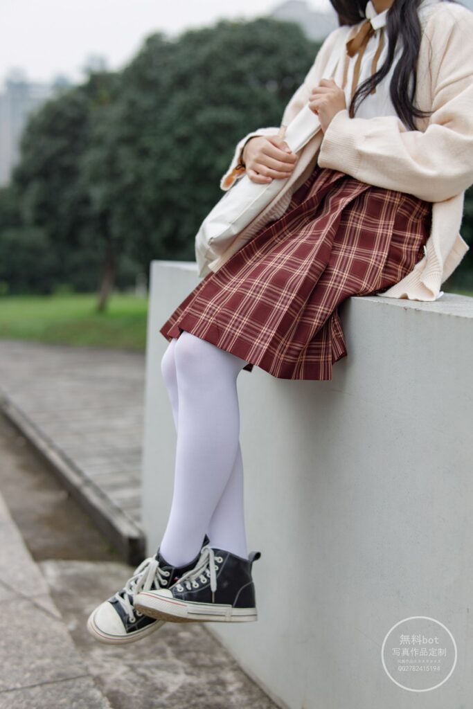 森蘿財團(tuán)寫真 有料 NO.006 依依 戶外白絲JK制服[90P/1.23G]插圖