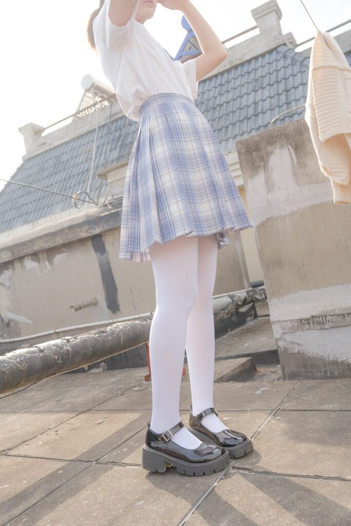 森蘿財團(tuán)寫真 月下005 小夜 白絲 真空80D[74P/1V/2.04GB]插圖2