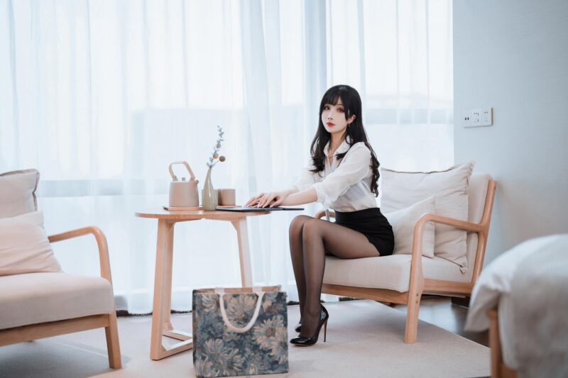 rioko涼涼子(肉扣熱熱子) NO.094 & 面餅仙兒 – OL前輩[51P/11V/827MB]-無料攝影圈