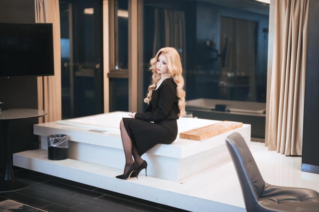 COS福利rioko涼涼子 081 女上司單人版 [55P/13V/1.02GB]插圖1