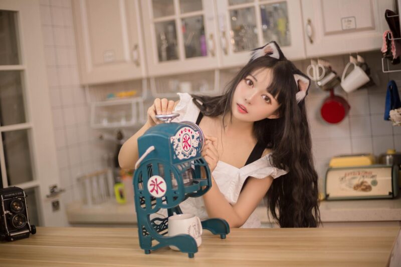 大眼萌妹黑貓貓OvO – 廚房 [11P/74MB]-無料攝影圈