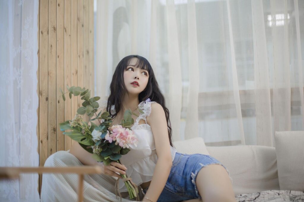 大眼萌妹黑貓貓OvO – 客廳 [16P/74MB]插圖2