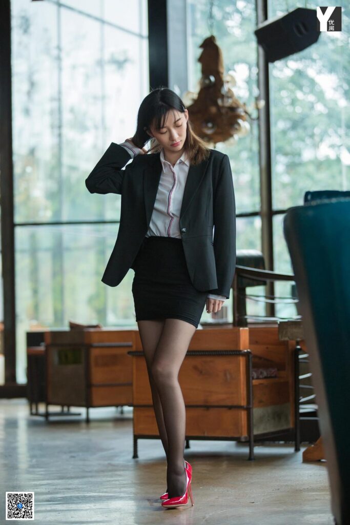 [IESS異思趣向] 2020.05.28 絲享家 750：秋秋《偏愛紅色高跟鞋》[95P/35MB]插圖3