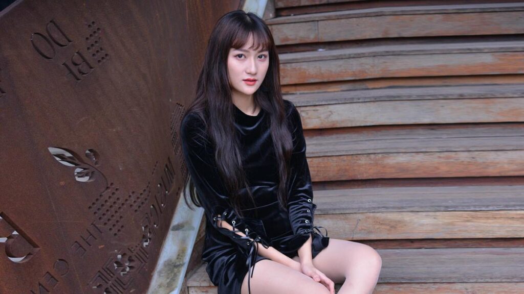 [IESS異思趣向] 2021.04.30 絲享家 793：瀟瀟《樓梯上的黑色綁帶》[82P/113MB]插圖2