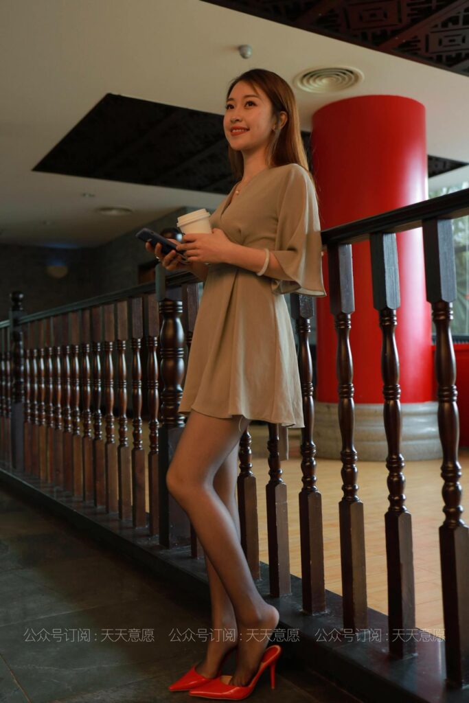 [IESS異思趣向] 2021.06.09 絲享家 827：小婕《紅色跟底一身輕》[91P/128MB]插圖