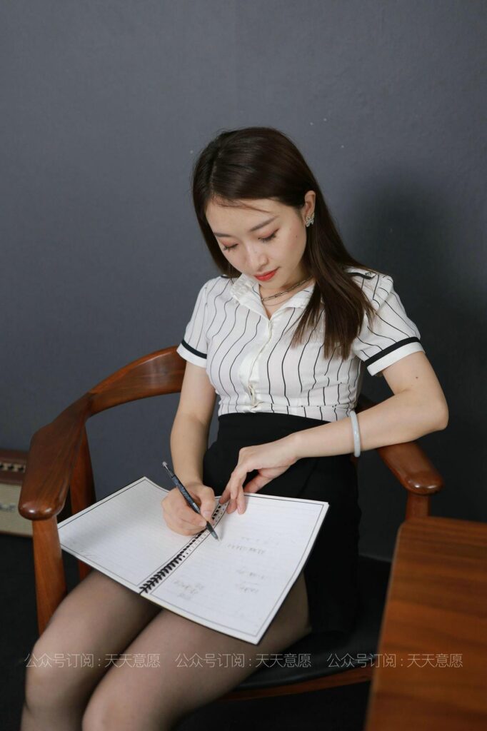 [IESS異思趣向] 2021.07.23 絲享家 868：小婕《職業(yè)裝展示》[91P/123MB]插圖3