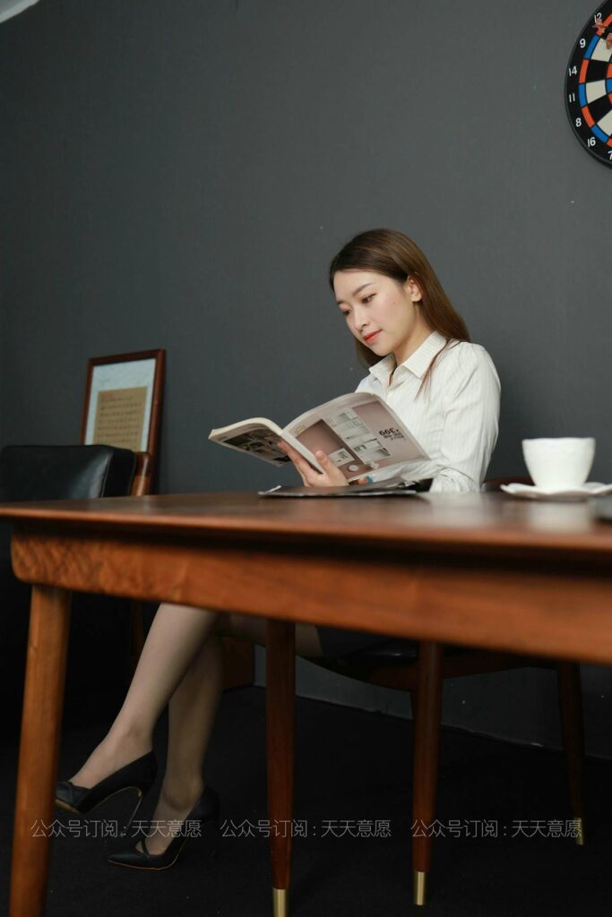 [IESS異思趣向] 2021.08.08 絲享家 883：小婕《美女開例會》[96P/128MB]插圖2