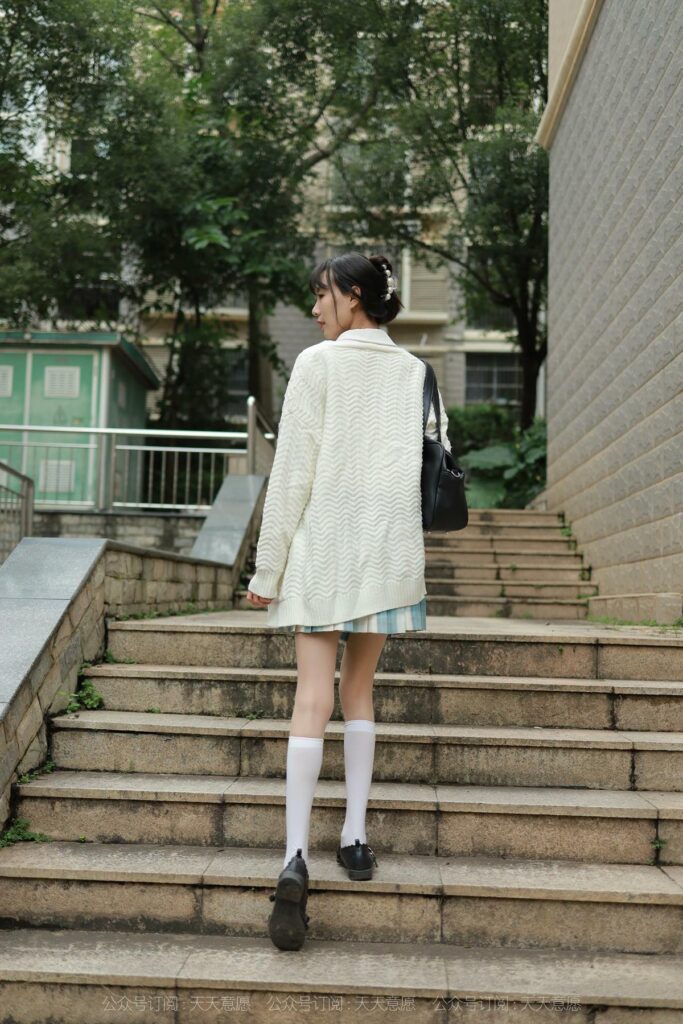 [IESS異思趣向] 2021.11.02 絲享家 963：團(tuán)團(tuán)《長(zhǎng)腿JK裝》[94P/119MB]插圖3