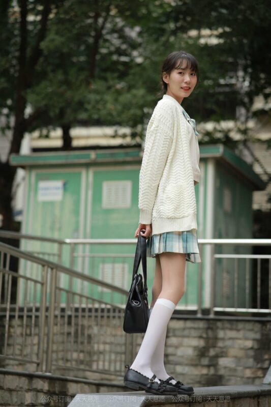 [IESS異思趣向] 2021.11.02 絲享家 963：團團《長腿JK裝》[94P/119MB]-無料攝影圈