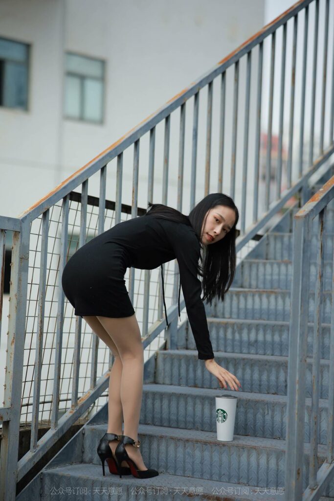 [IESS異思趣向] 2021.11.06 絲享家 967：美子《天臺(tái)大長腿》[77P/80MB]插圖