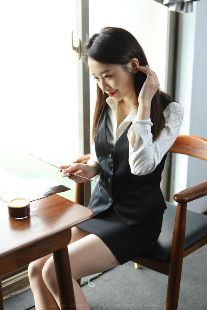 [IESS異思趣向] 2021.11.12 絲享家 972：小婕《周末陪你加班》[94P/96MB]插圖1