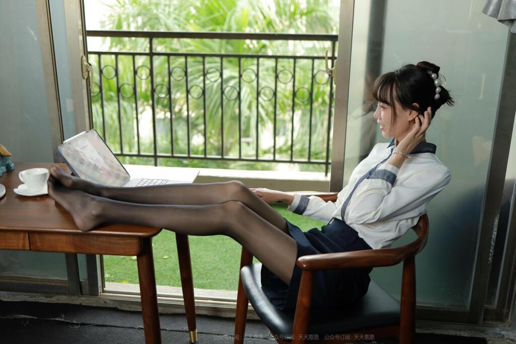 [IESS異思趣向] 2021.11.14 絲享家 974：團(tuán)團(tuán)《長腿打字員》[99P/111MB]插圖3