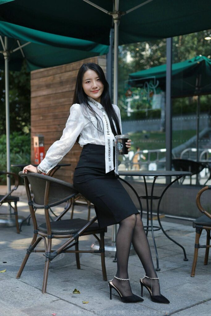 [IESS異思趣向] 2022.2.11 絲享家 1002：婉萍《姓感OL窄裙》[90P/119MB]插圖