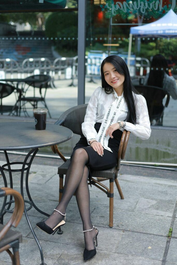 [IESS異思趣向] 2022.2.11 絲享家 1002：婉萍《姓感OL窄裙》[90P/119MB]插圖2