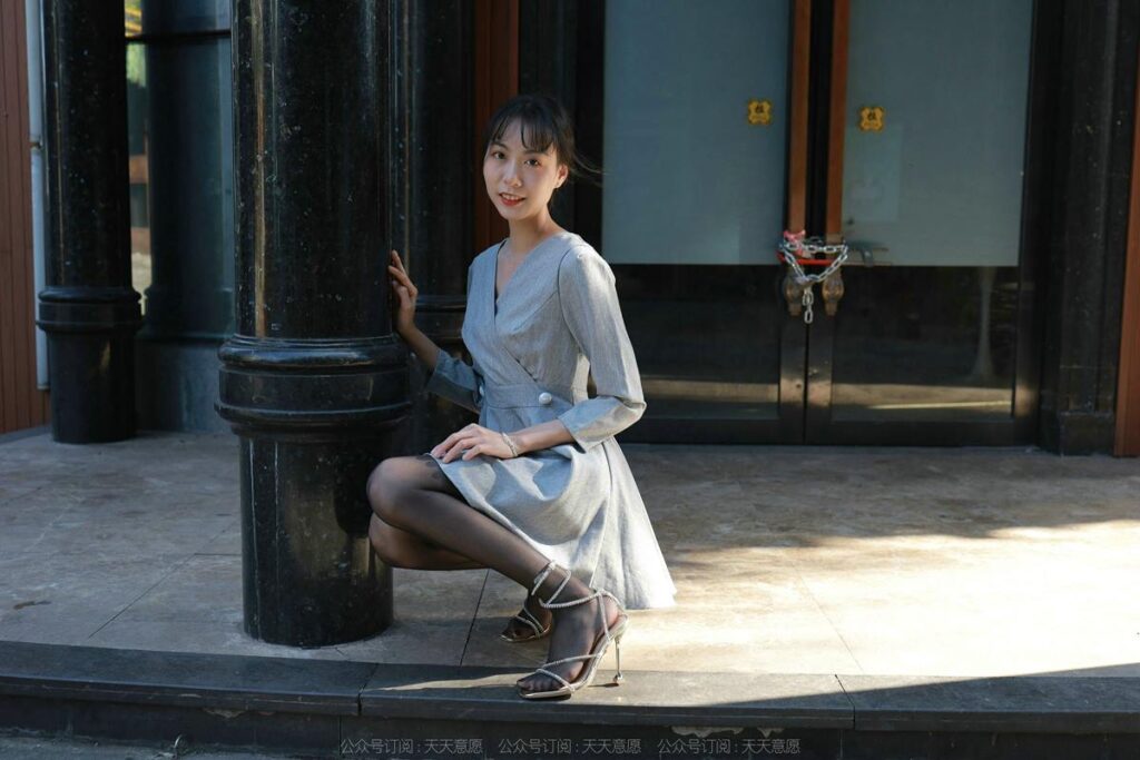 [IESS異思趣向] 2022.2.15 絲享家 1005：團(tuán)團(tuán)《暖陽(yáng)下的黑色絲念》[92P/156MB]插圖2