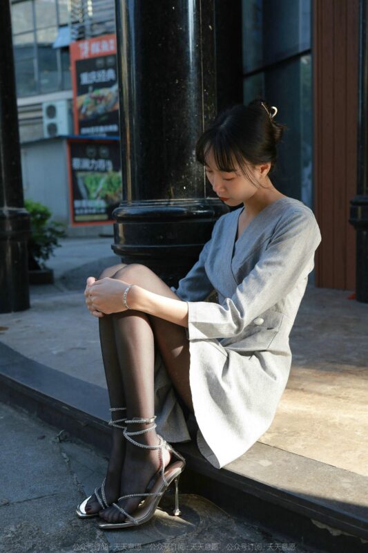 [IESS異思趣向] 2022.2.15 絲享家 1005：團(tuán)團(tuán)《暖陽下的黑色絲念》[92P/156MB]-無料攝影圈