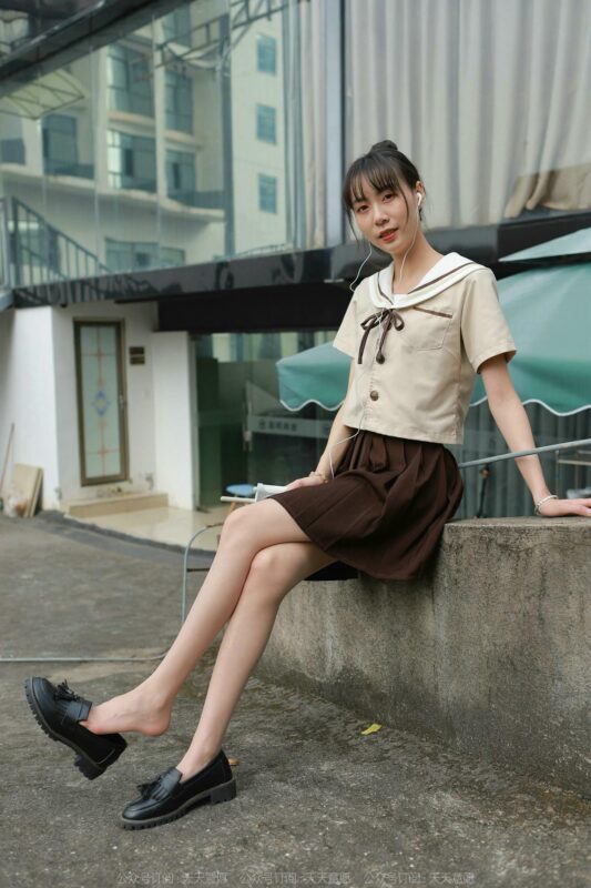 [IESS異思趣向] 2022.2.8 絲享家 999：團團《網(wǎng)易云少長腿少女》[89P/114MB]-無料攝影圈