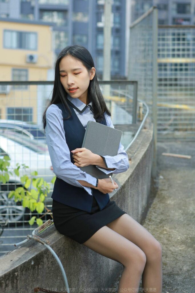 [IESS異思趣向] 2022.2.29 絲享家 1015：美子《職業(yè)包臀裙嘿絲》[98P/144MB]插圖2