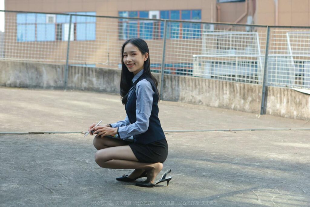 [IESS異思趣向] 2022.2.29 絲享家 1015：美子《職業(yè)包臀裙嘿絲》[98P/144MB]插圖1