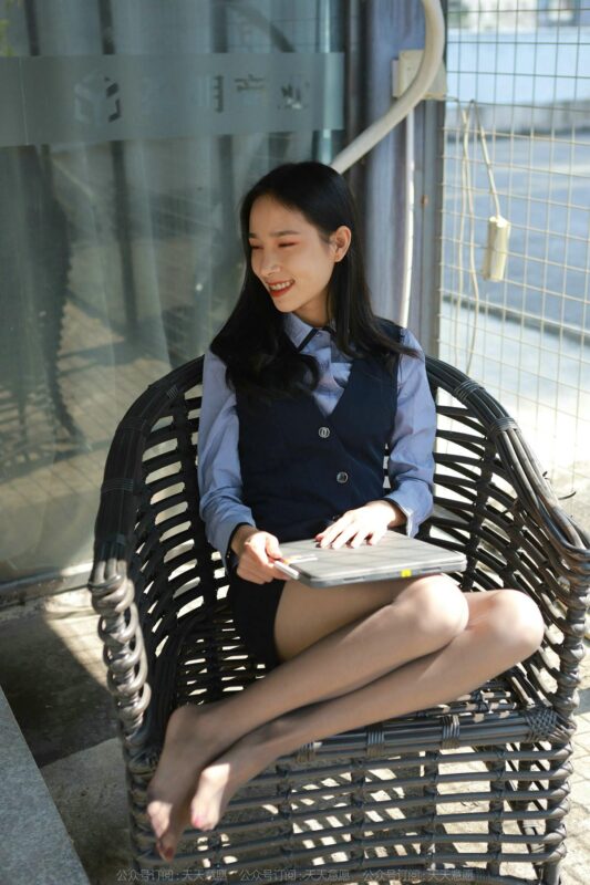 [IESS異思趣向] 2022.2.29 絲享家 1015：美子《職業(yè)包臀裙嘿絲》[98P/144MB]-無(wú)料攝影圈