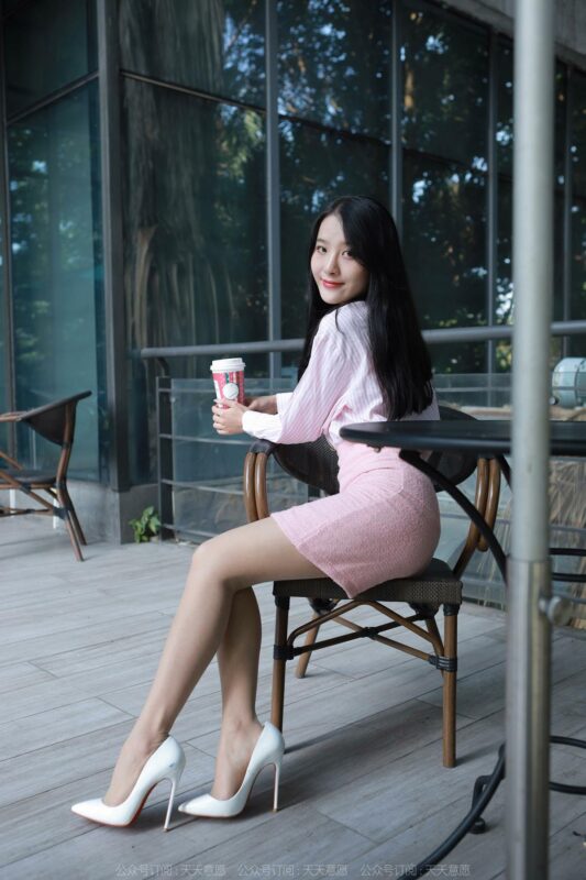 [IESS異思趣向] 2022.3.8 絲享家 1022：婉萍《粉嫩的下午茶》[88P/131MB]-無(wú)料攝影圈