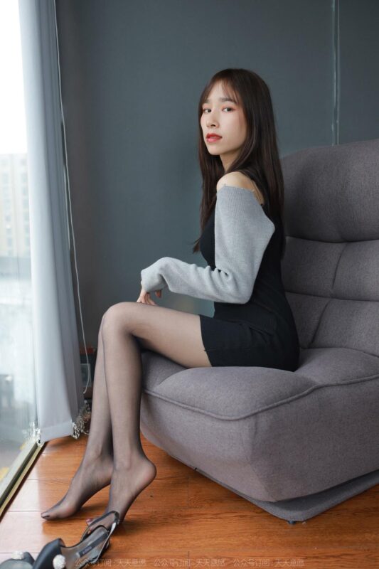 [IESS異思趣向] 2022.3.26 絲享家 1040：美子《沙發(fā)上的嘿絲》[97P/107MB]-無(wú)料攝影圈