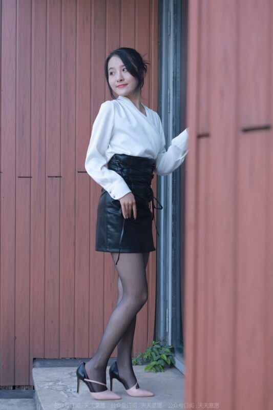 [IESS異思趣向] 2022.4.1 絲享家 1046：婉萍《嘿絲皮裙街拍》[91P/101MB]-無料攝影圈