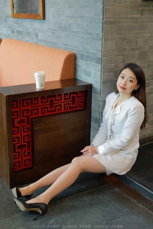 [IESS異思趣向] 2022.4.18 絲享家 1063：小婕《純白OL套裝》[85P/95MB]-無料攝影圈