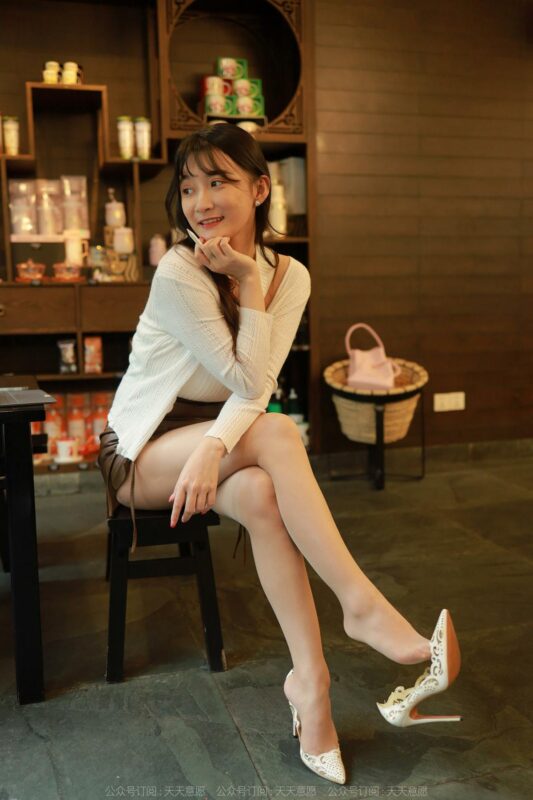 [IESS異思趣向] 2022.4.27 絲享家 1072：秋秋《迷人事業(yè)線》[83P/101MB]-無(wú)料攝影圈