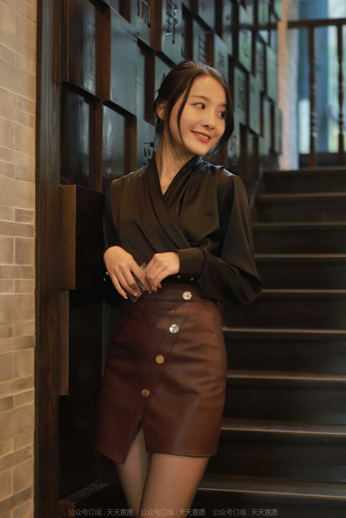 [IESS異思趣向] 2022.4.29 絲享家 1074：婉萍《褐色皮裙》[89P/174MB]插圖2