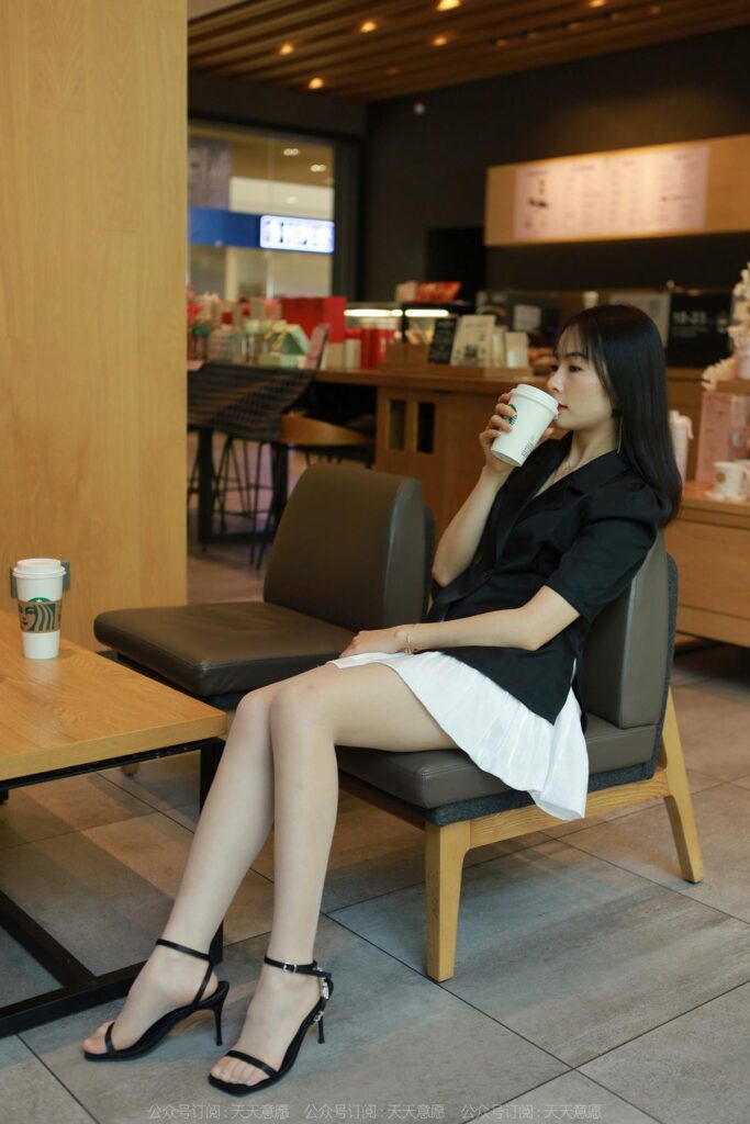 [IESS異思趣向] 2022.5.6 絲享家 1080：小金《簡(jiǎn)約黑色涼鞋》[85P/133MB]插圖2