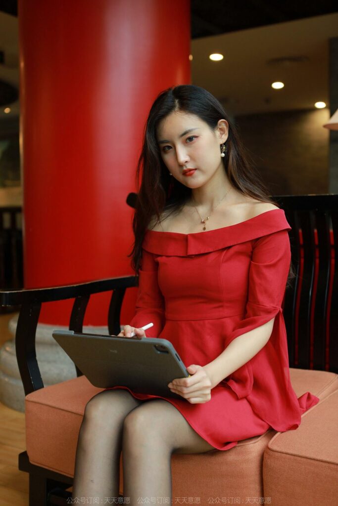 [IESS異思趣向] 2022.5.8 絲享家 1082：小寶《紅裙女神》[77P/84MB]插圖2